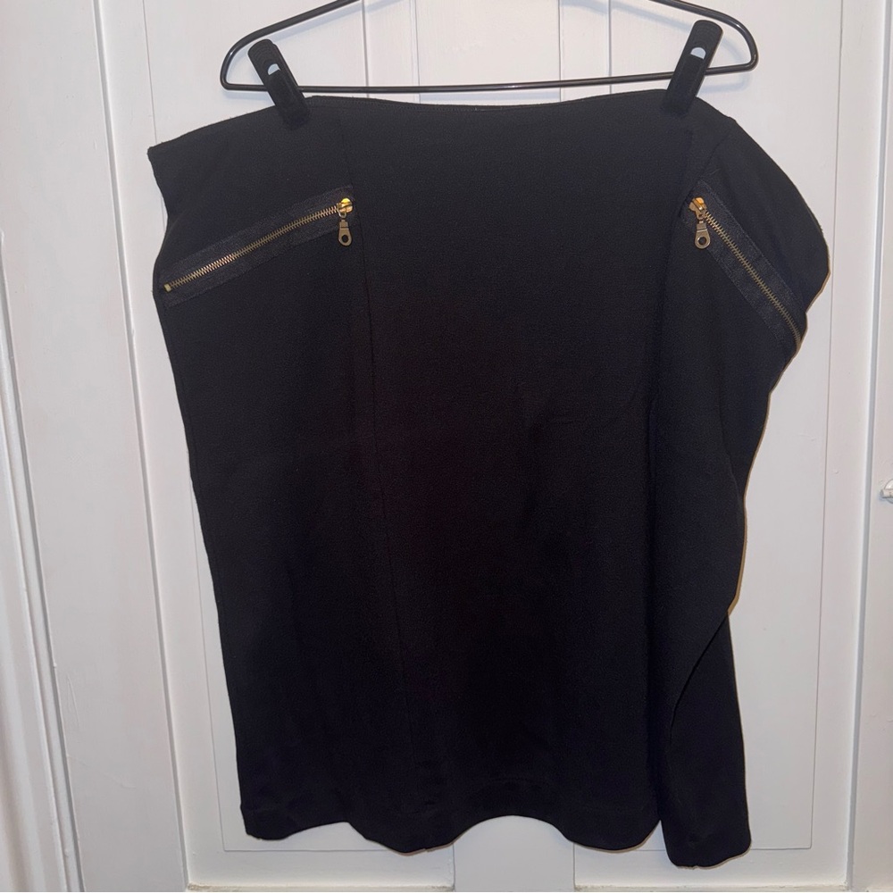 ✨avenue black zipper detail skirt✨